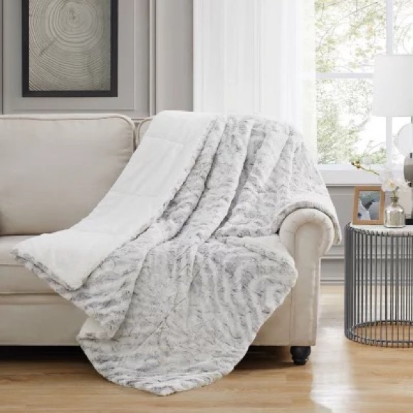 Christian Siriano Bedding Christian Siriano New York Reversible Faux Fur Oversized Throw